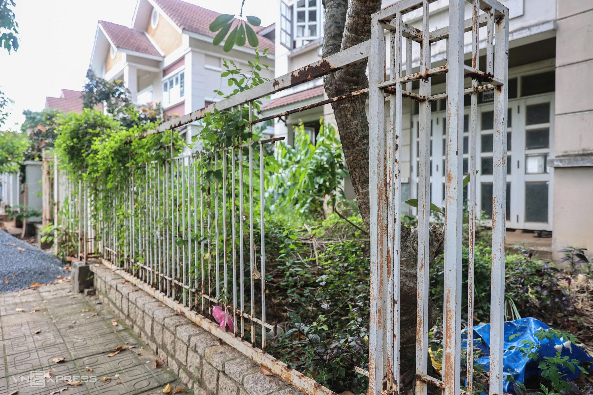 Nhà phố để trống 